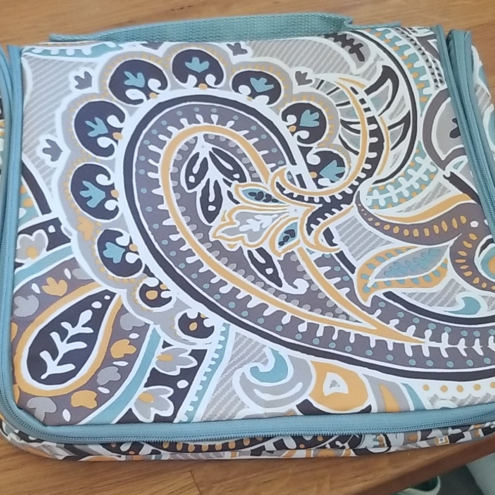 Thirty-one Hanging Traveler Case